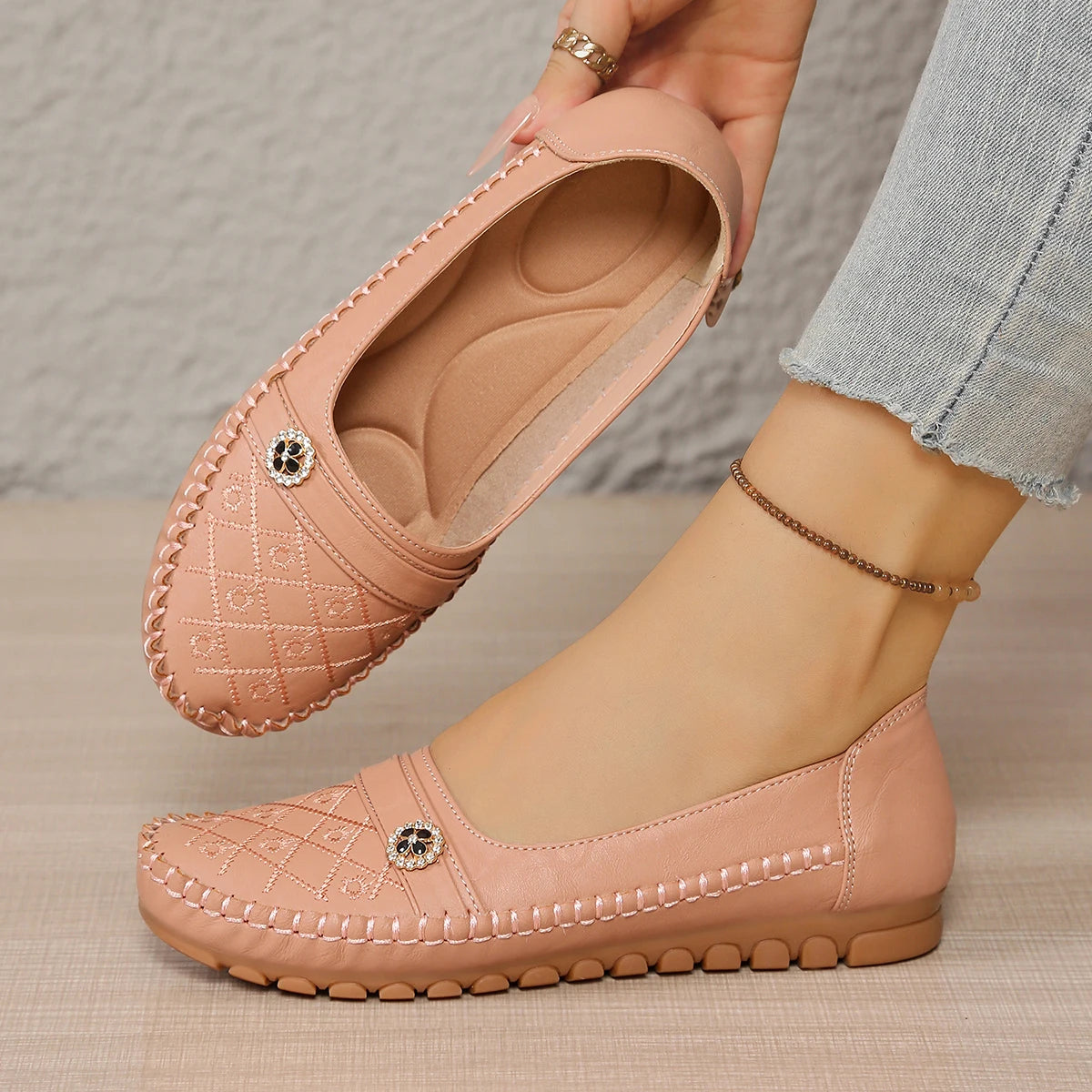 Goreyodoly Women Loafers Quilted Pattern Slip on Flats Soft Leather Lightweight Breathable Casual Walking Shoes Non Slip Sole