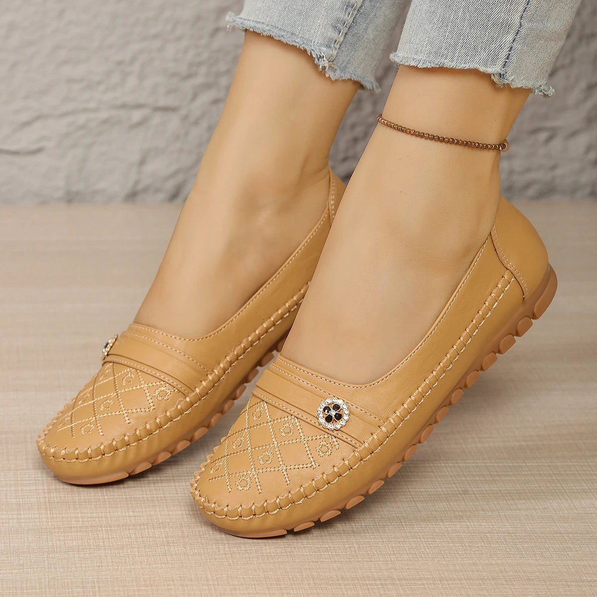 Goreyodoly Women Loafers Quilted Pattern Slip on Flats Soft Leather Lightweight Breathable Casual Walking Shoes Non Slip Sole