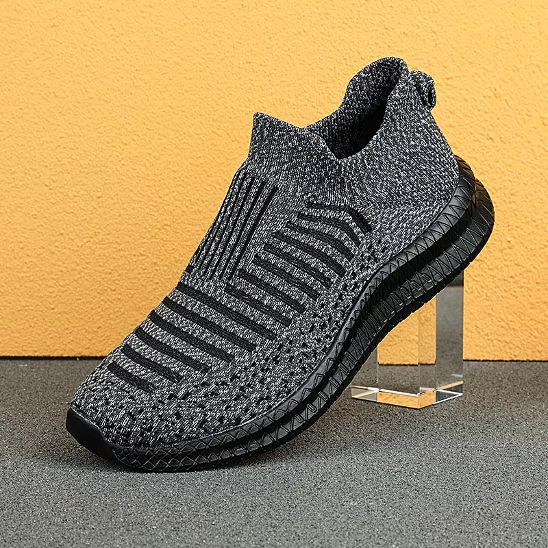 Breathable Men Casual Shoes Lightweight Outdoor Male Walking Shoes Anti-Slip Men'S Sneakers Slip on Flats Vulcanized Shoes 2023