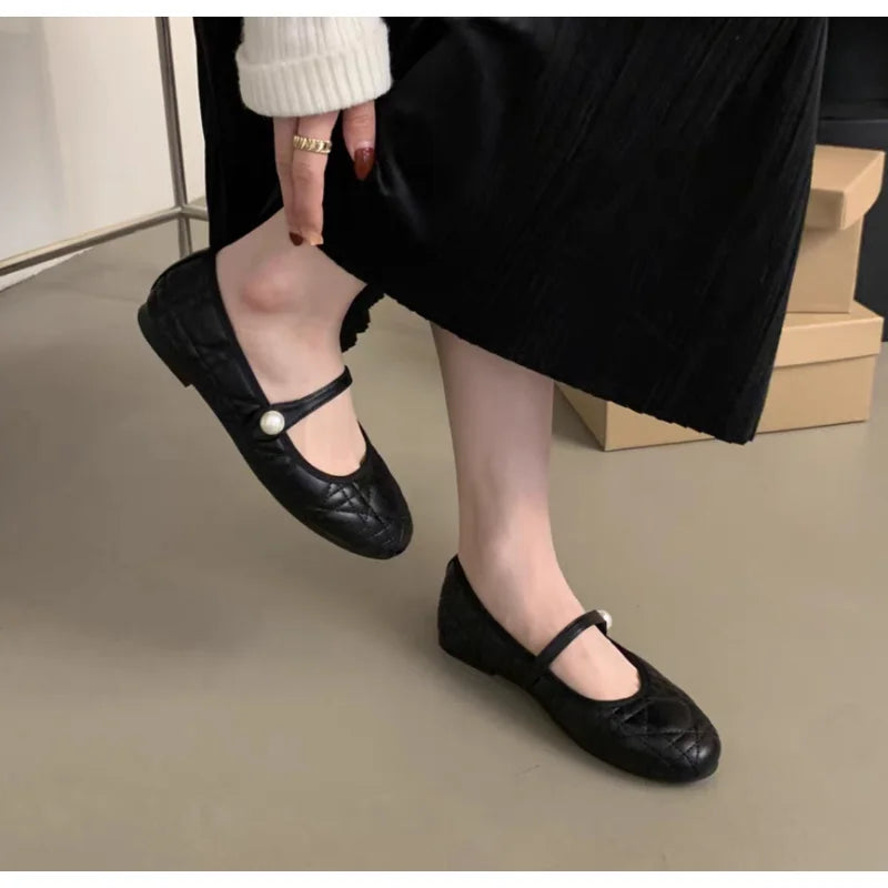 Mary Jane Shoes Women Soft Soled Beanie Shoes Black Pearl Buckle Strap Shallow Sole Flat Women'S Elegant Stylish Flat Shoes