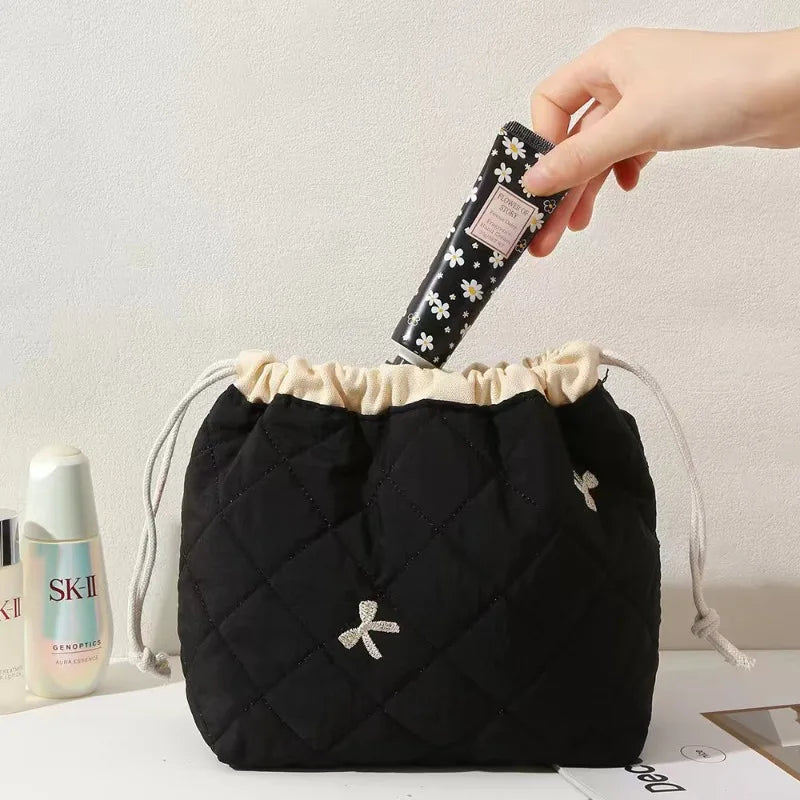 Quilted Makeup Bag Floral Cosmetic Bag Cute Travel Toiletry Bag Soft Aesthetic Drawstring Pouch Padded for Women Girl ÐšÐ¾ÑÐ¼ÐµÑ‚Ð¸Ñ‡ÐºÐ°