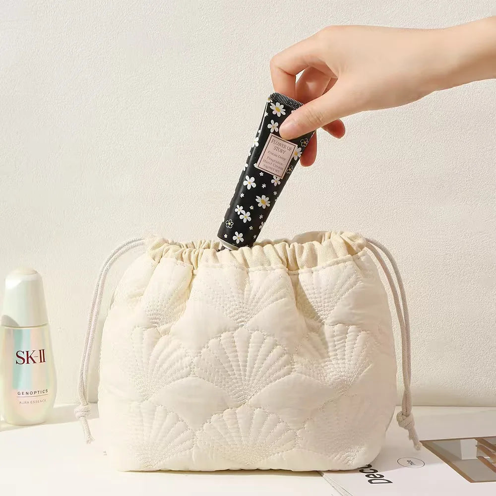 Quilted Makeup Bag Floral Cosmetic Bag Cute Travel Toiletry Bag Soft Aesthetic Drawstring Pouch Padded for Women Girl ÐšÐ¾ÑÐ¼ÐµÑ‚Ð¸Ñ‡ÐºÐ°