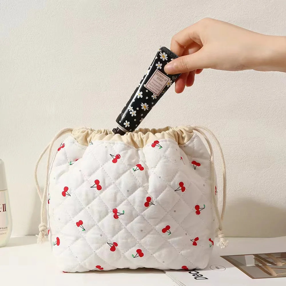 Quilted Makeup Bag Floral Cosmetic Bag Cute Travel Toiletry Bag Soft Aesthetic Drawstring Pouch Padded for Women Girl ÐšÐ¾ÑÐ¼ÐµÑ‚Ð¸Ñ‡ÐºÐ°