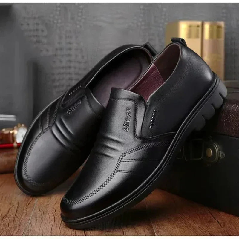 Men'S Classic Leather Shoes New Low-Top Business Casual Loafers Black Soft Sole Offic Worlking Shoes Slip on Formal Men'S Shoes