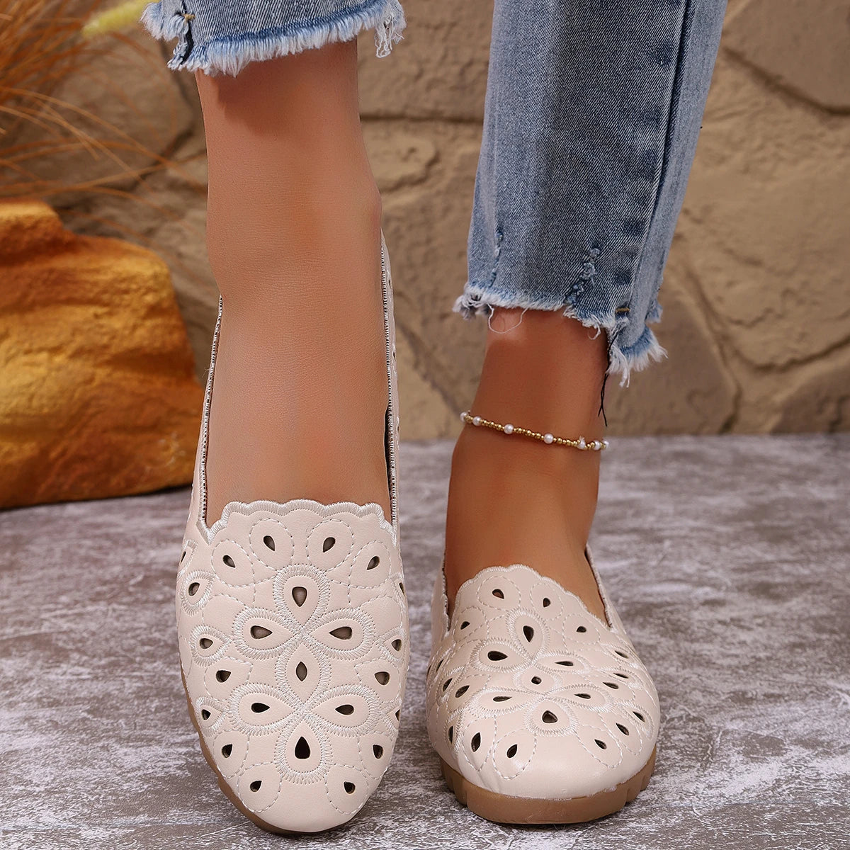 Brand Ladies Shoes Shallow Women Flats Fashion Hollow Out Daily Loafers Soft Bottom Comfortable Flat Low Heels Sneakers Women