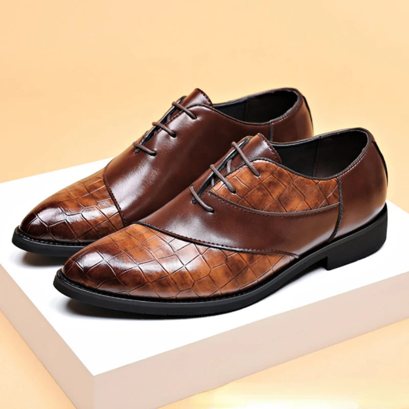 Designer Men'S Dress Shoes Luxury Retro Oxford Shoes for Men Pointed Toe Lace-Up Business Flats Brogue Wedding Party Shoes Male