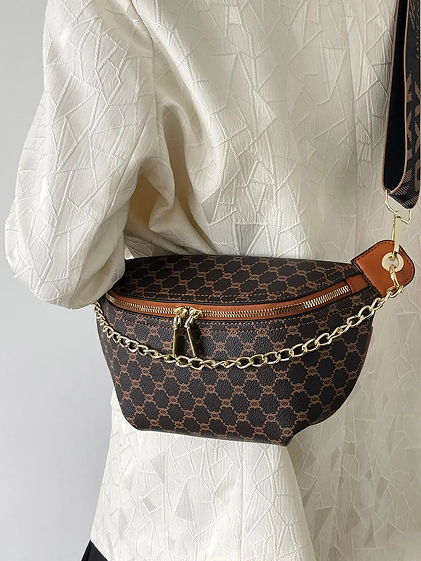 Fashion Chain Waist Bag for Women Luxury Designer Chest Bag Quality Leather Fanny Pack Phone Purse Female Shoulder Crossbody Bag